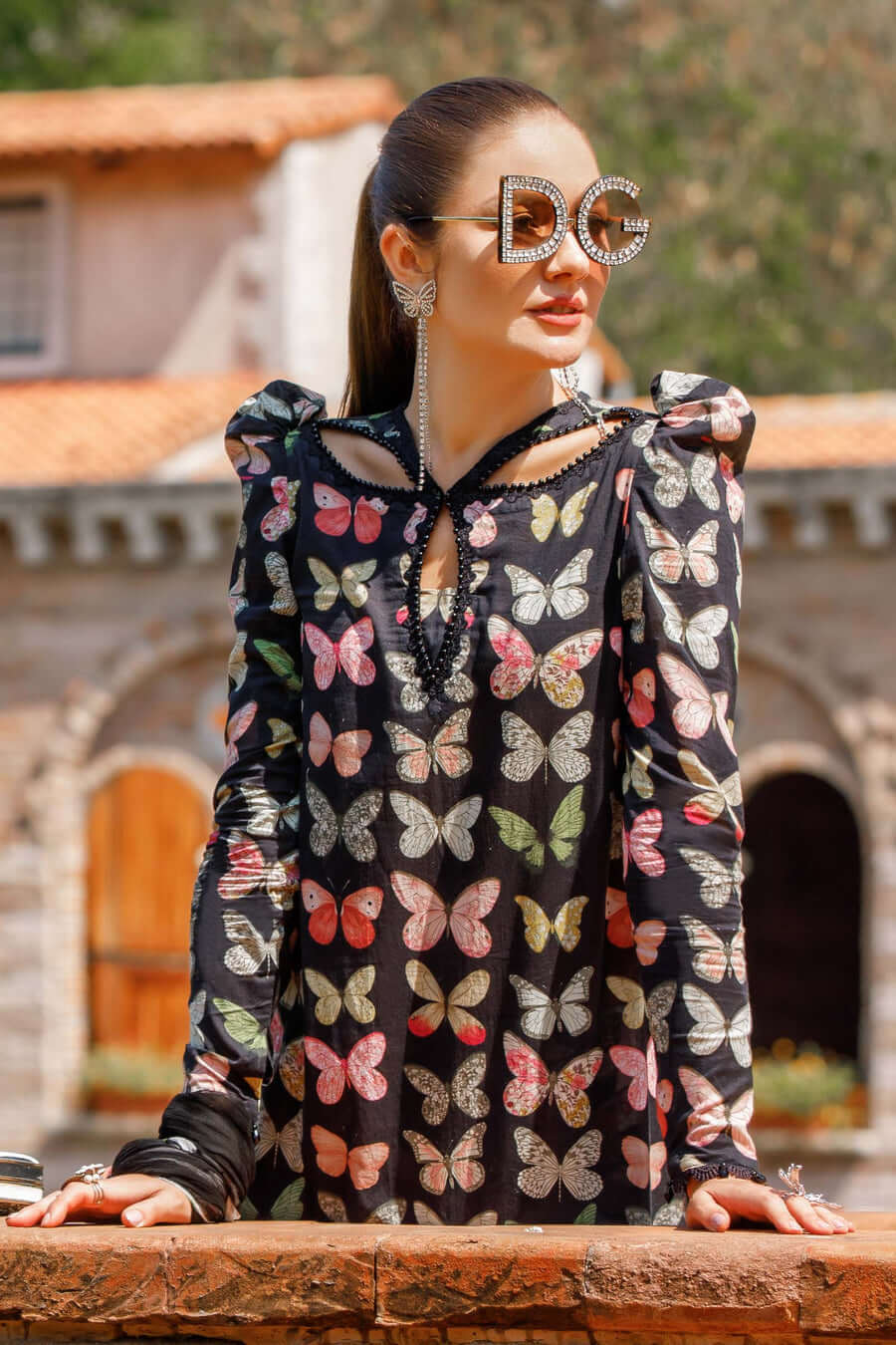 3 Pc Unstitched Embroided Lawn suit (Digital Printed Silk Dupatta) Mahekamil 3 Pc Unstitched Embroided Lawn suit (Digital Printed Silk Dupatta) Mahekamil